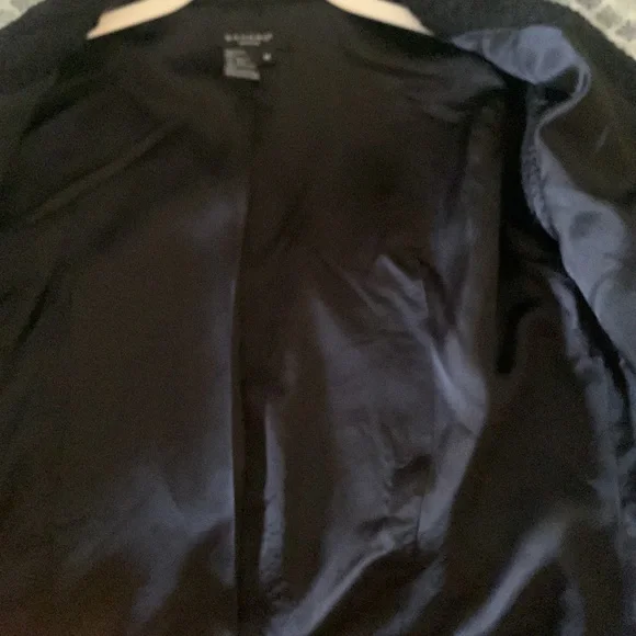 Sandro short jacket Size Medium with flutter sleeves and hook closures b… - Picture 11 of 11